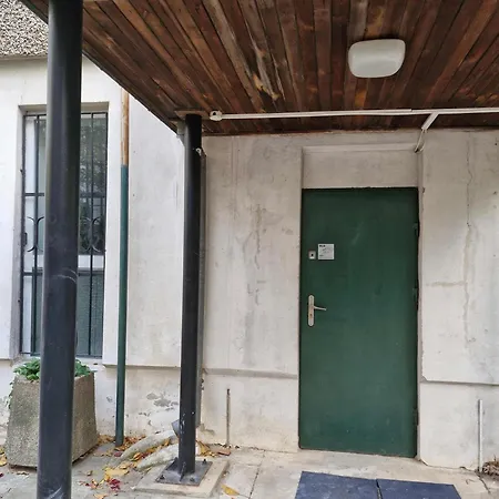 Przy Metro Wierzbno * وارسو