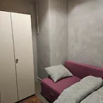 Hostel Przy Metro Wierzbno Varšava