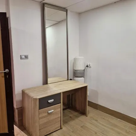 Hostel Przy Metro Wierzbno Varšava