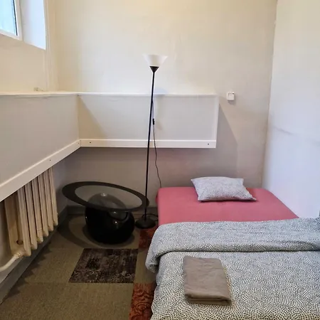 Przy Metro Wierzbno Hostel *