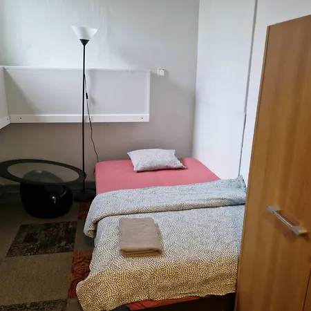 Przy Metro Wierzbno Hostel *