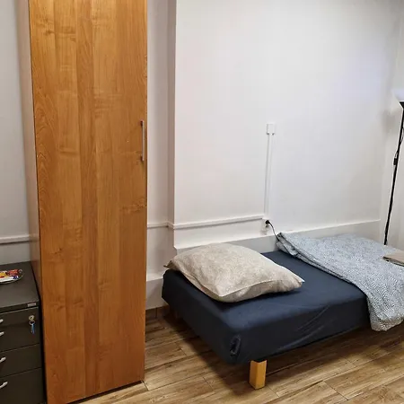 Przy Metro Wierzbno Albergue *