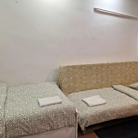 Przy Metro Wierzbno Hostel