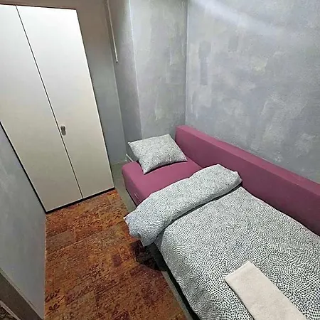Przy Metro Wierzbno Hostel