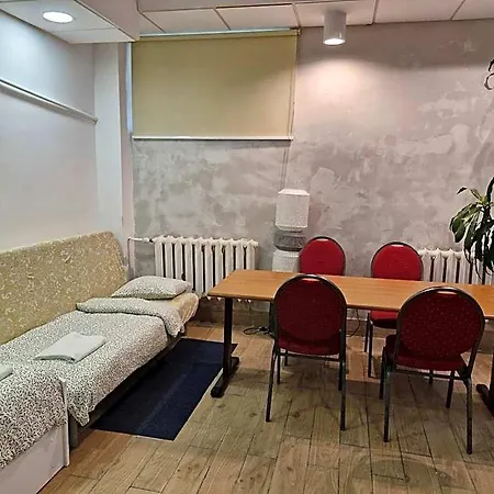 Przy Metro Wierzbno Hostel *