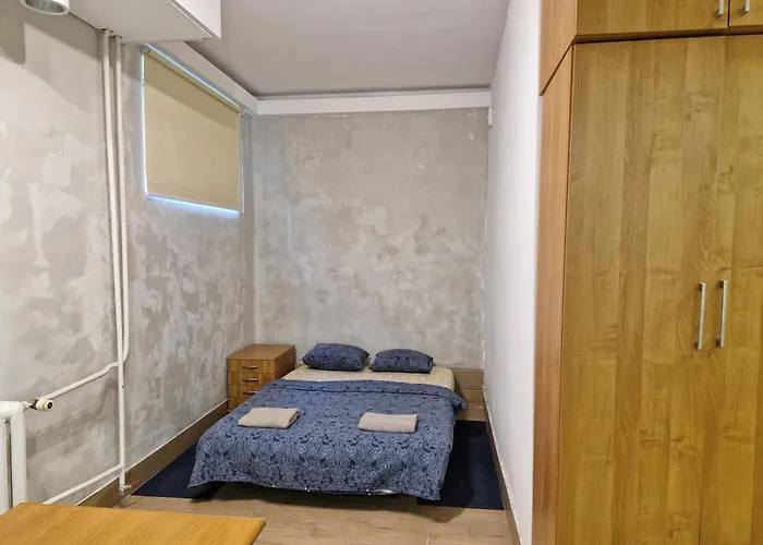 Przy Metro Wierzbno Hostal