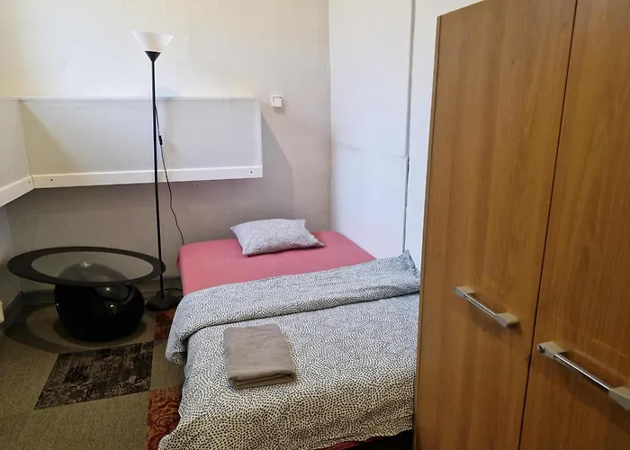 Przy Metro Wierzbno Hostal