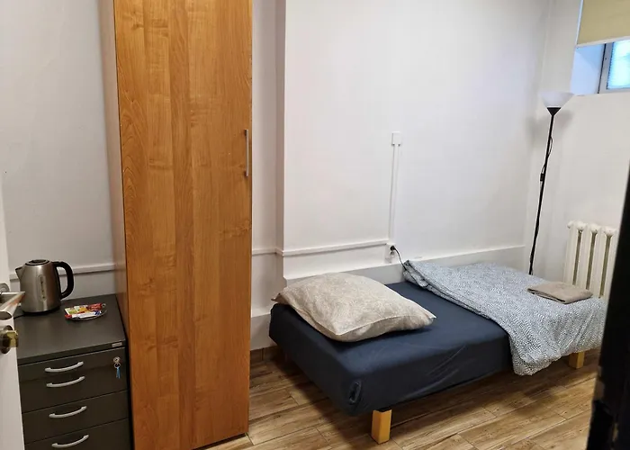 Przy Metro Wierzbno Hostal *