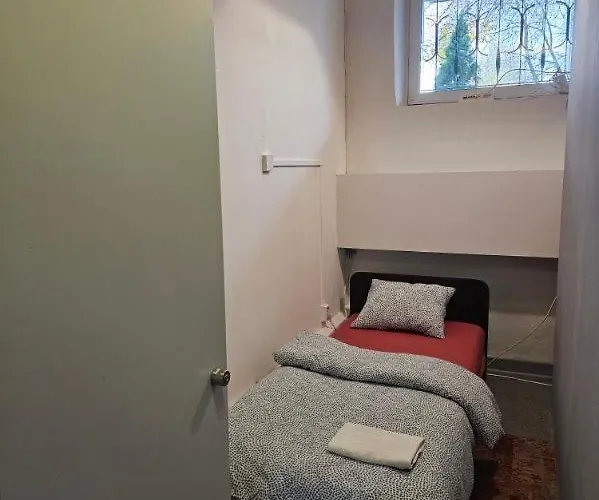 Przy Metro Wierzbno Hostal Varsovia