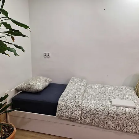 ホステル Przy Metro Wierzbno *